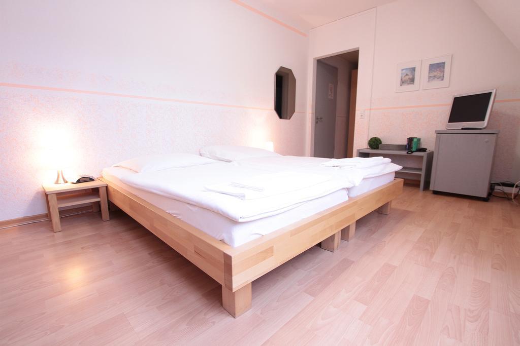 Ib-Gastehaus Hotel Stuttgart Room photo